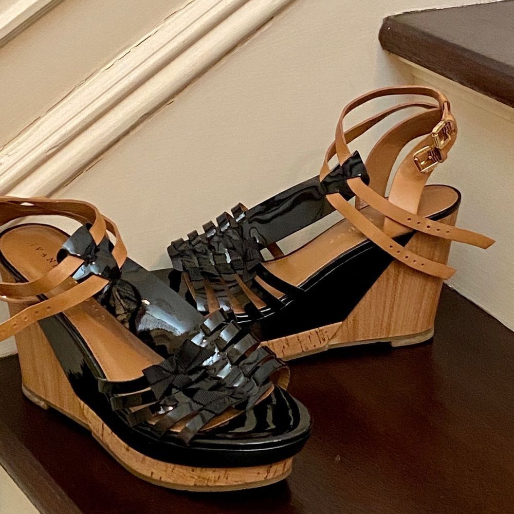 Ivanka Trump Size 6 Black and Tan sandal